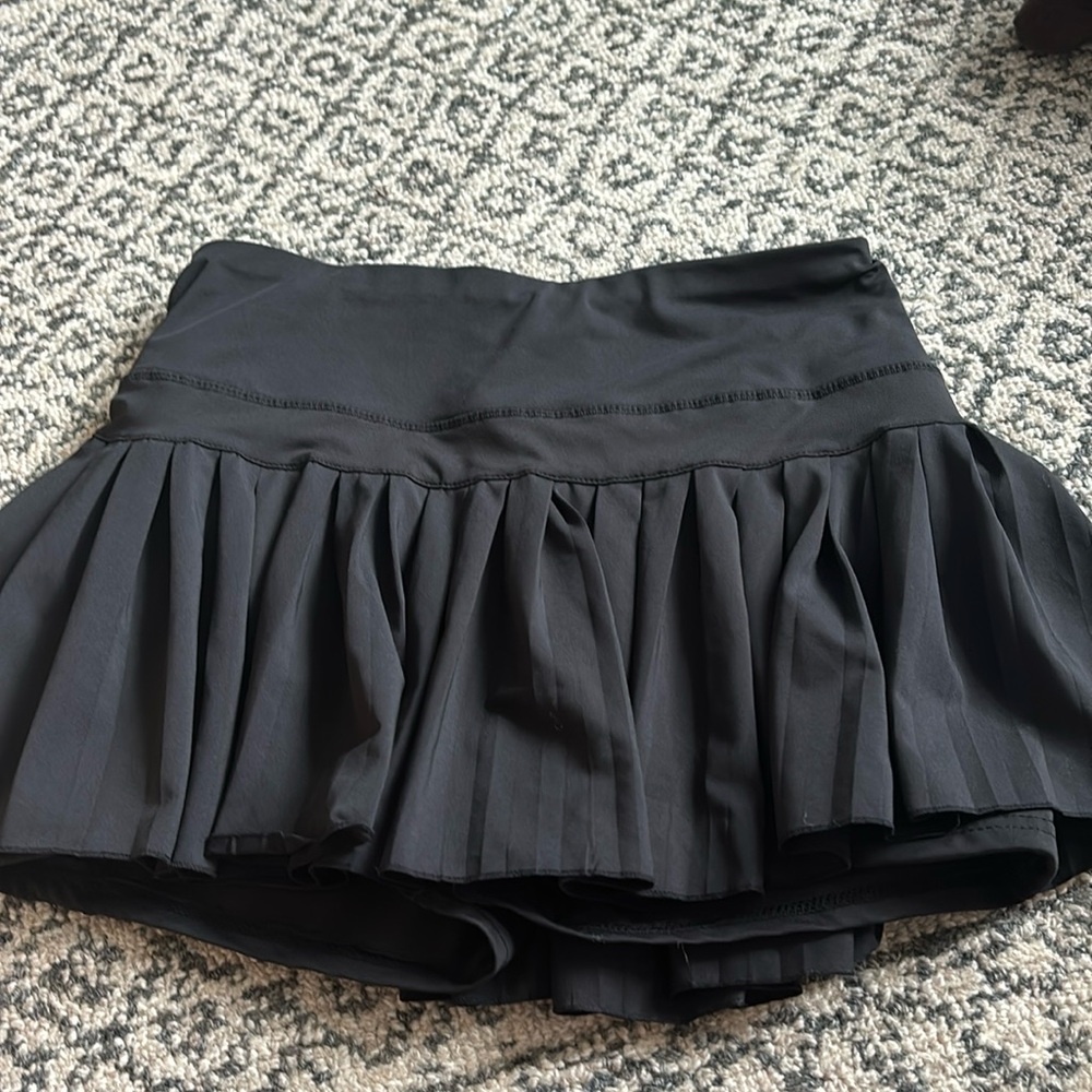 gold hinge black skirt